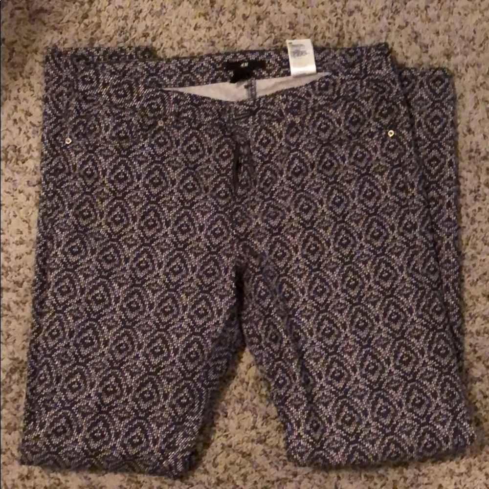 Black and white pattern skinny pants